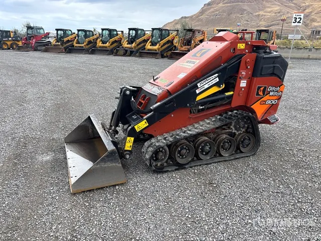 2021 Ditch Witch SK800 Compact Track Loader