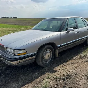 1992 Buick Park Avenue sedan (Brakes are locked up-Needs Repair)