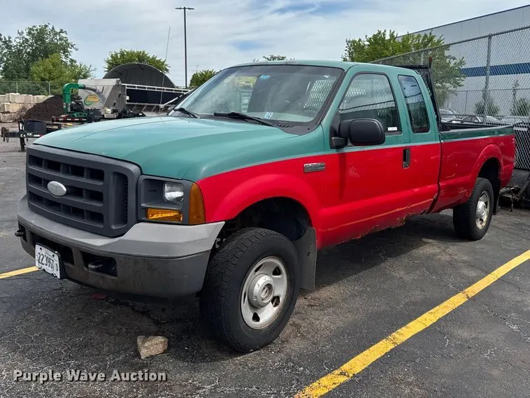2005 Ford F250 Super Duty Ext. Cab pickup truck