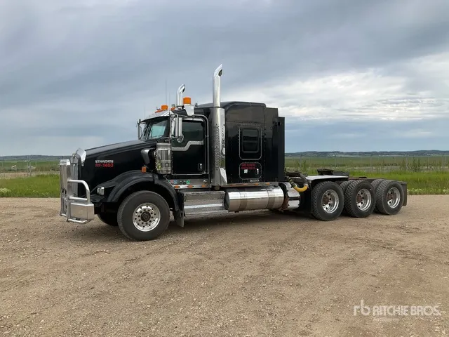 2014 Kenworth T800 8x6 Heavy Haul Tri/A Sleeper Truck Tractor