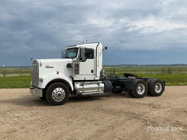 2023 Kenworth W900 6x4 T/A Day Cab Truck Tractor
