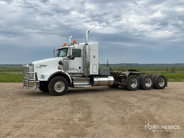 2010 Kenworth T800 8x6 Heavy Haul Tri/A Sleeper Truck Tractor