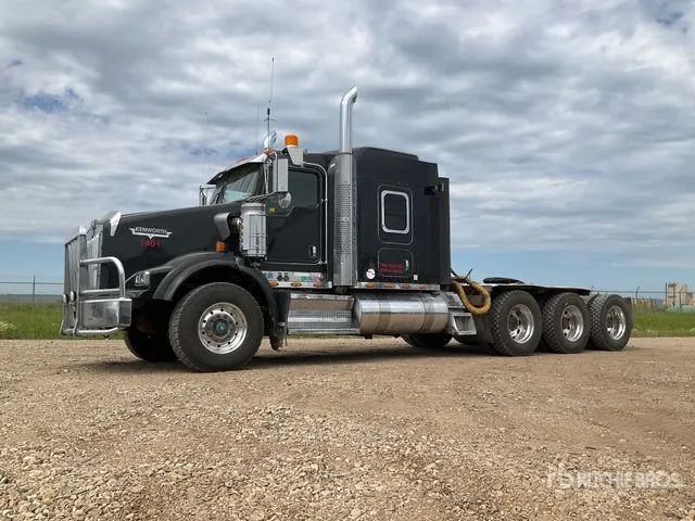 2014 Kenworth T800 8x6 Heavy Haul Tri/A Sleeper Truck Tractor