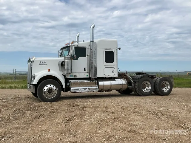 2008 Kenworth W900 6x4 T/A Sleeper Truck Tractor