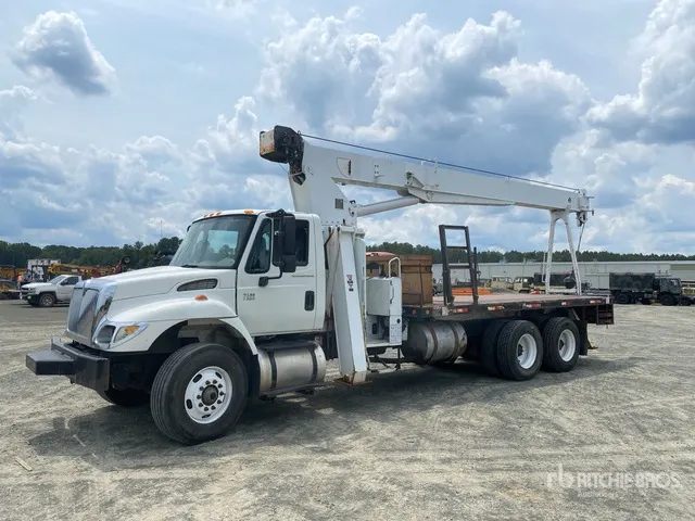 Altec AC18-70 36000 lb Straight Boom on 2007 International 7500 6x4 Boom Truck
