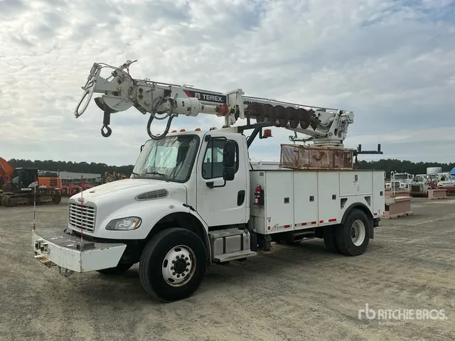 2017 Terex Commander C4047 on 2018 Freightliner M2 106 4x2 Digger Derrick Truck