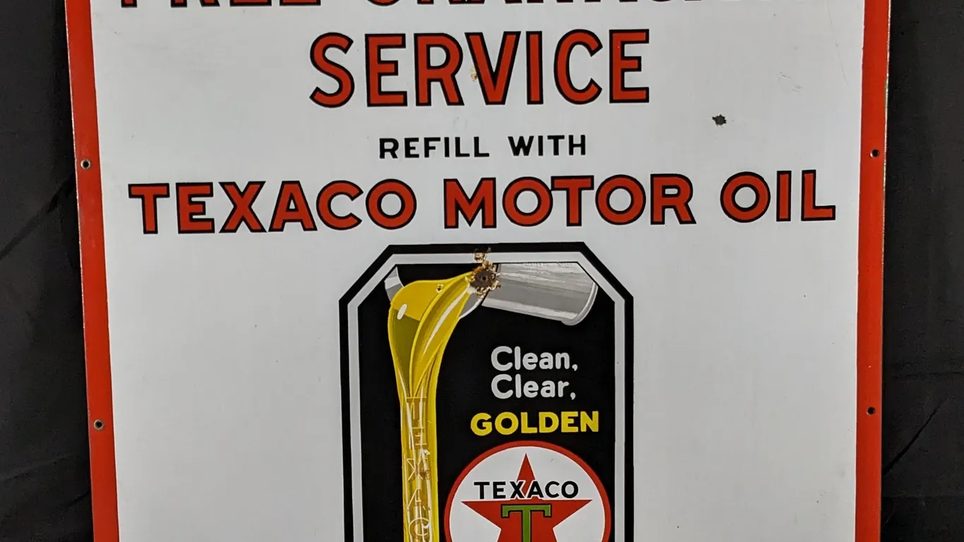 PORCELAIN SIGN FREE CRANKCASE SERVICE REFILL WITH TEXACO MOTOR OIL