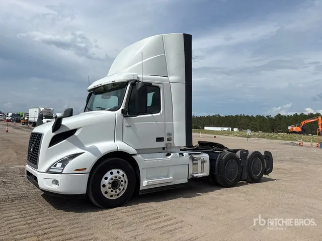 2022 Volvo VNR300 6x4 T/A Day Cab Truck Tractor