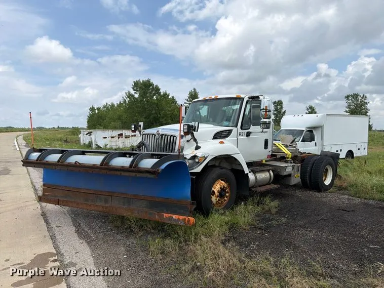 2013 International WorkStar 7400 truck cab and chassis