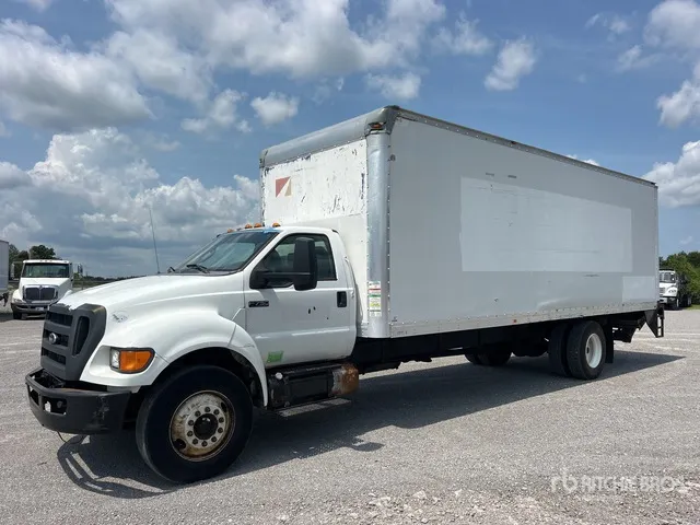 2015 Ford F-750 4x2 Van Truck
