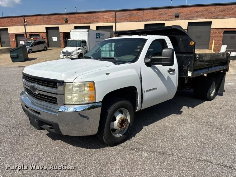 2009 Chevrolet Silverado 3500 dump bed pickup truck