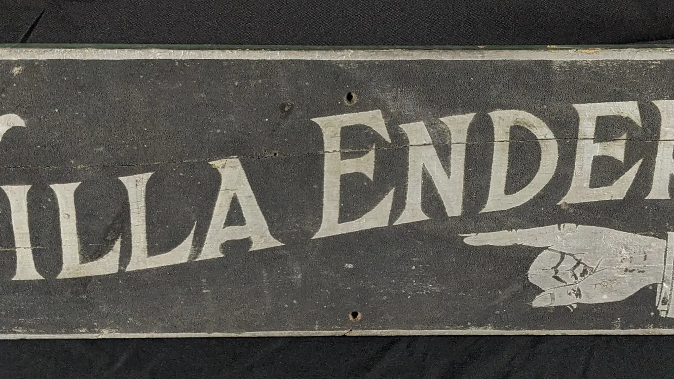 ANTIQUE SCHMALTZ PAINT FINGER POINTING SIGN VILLA ENDERS (DELAFIELD WISCONSIN)