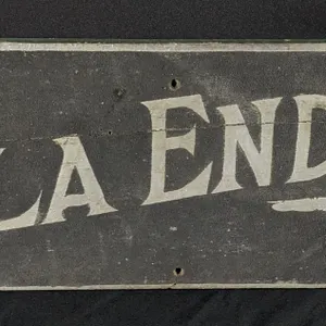ANTIQUE SCHMALTZ PAINT FINGER POINTING SIGN VILLA ENDERS (DELAFIELD WISCONSIN)