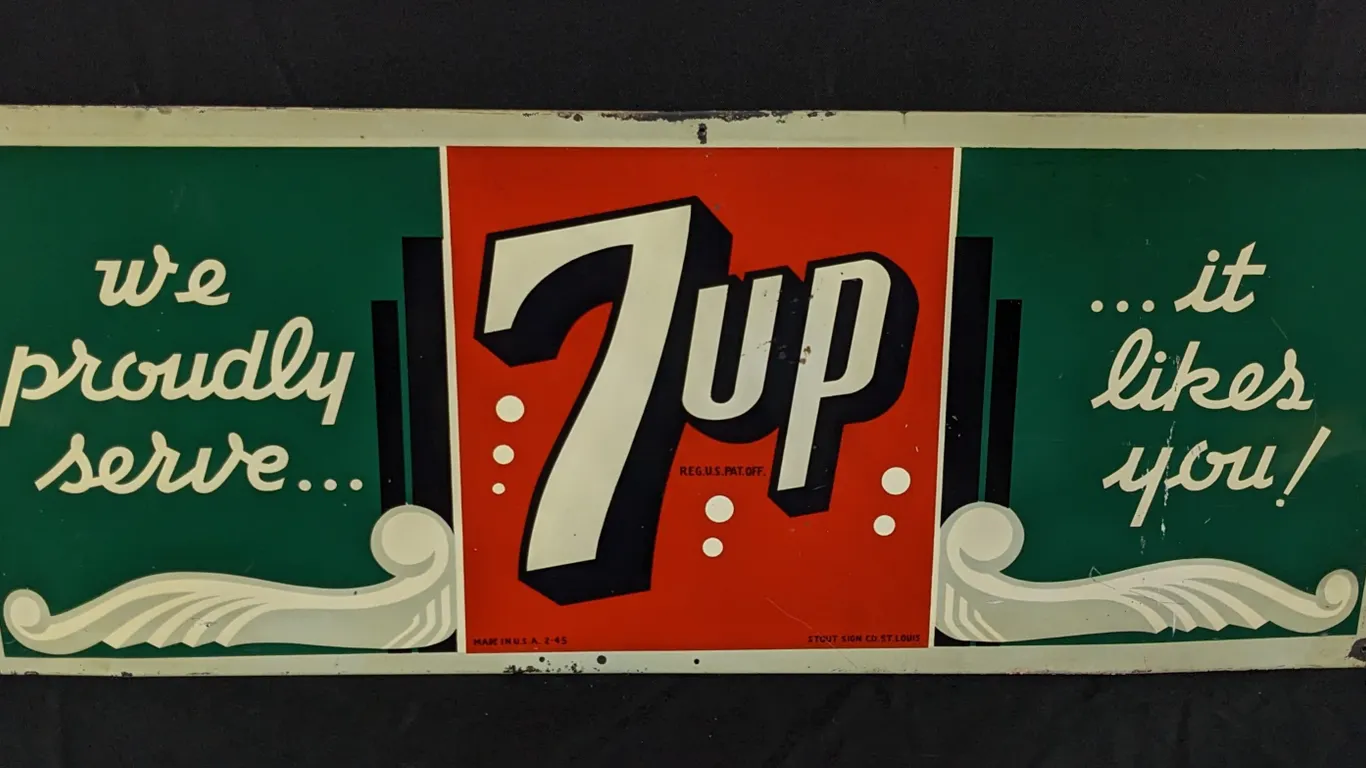 TIN SIGN WE PROUDLY SERVE 7UP IT LIKES YOU (SEVEN UP 7 UP)