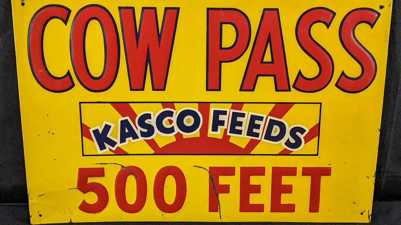 EMBOSSED TIN SIGN COW PASS 500 FEET KASCO FEEDS