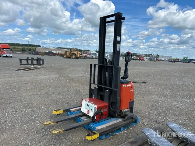 BT SWE120S 1200 kg Electric Stacker