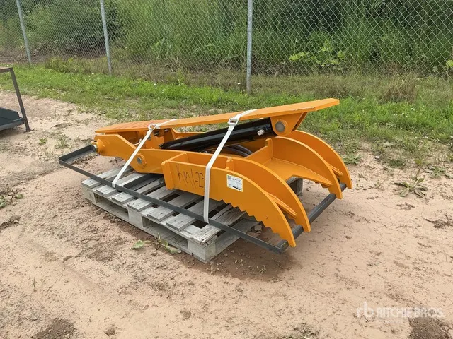 2026 Handy HET320 30 in Excavator Thumb - Fits Cat 320 (Unused)