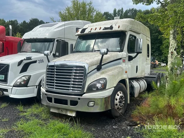 2019 Freightliner Cascadia 125 6x4 T/A Sleeper Truck Tractor