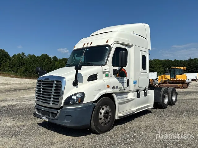 2018 Freightliner Cascadia 113 6x4 T/A Sleeper Truck Tractor