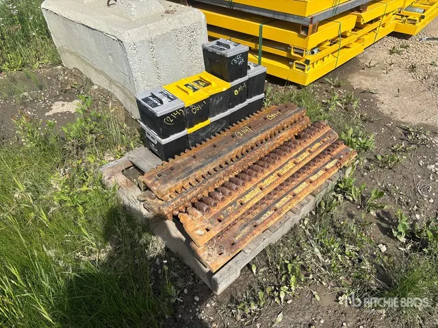 Quantity of (8) 48 in Scarifier Cutting Edges w/Extra Tips - Fits Motor Grader