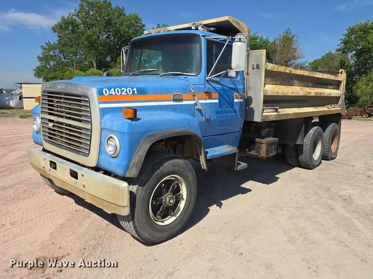 1986 Ford LT8000 dump truck