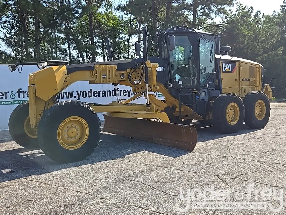 2019 CAT 140M3