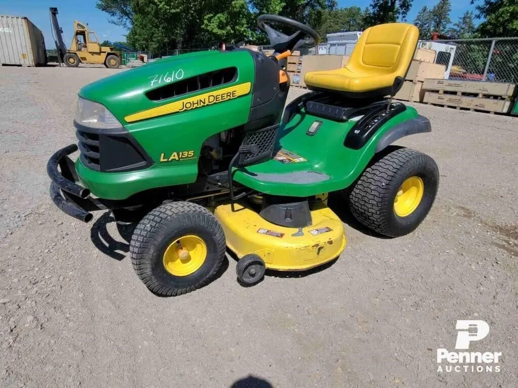 John Deere LA135 Lawn Tractor w/ 42" Mower Deck