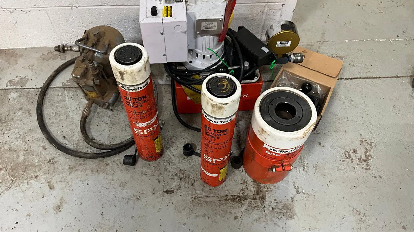 SPX POWER TEAM HYDRAULIC PUMP WITH POWER TEAM JACKS