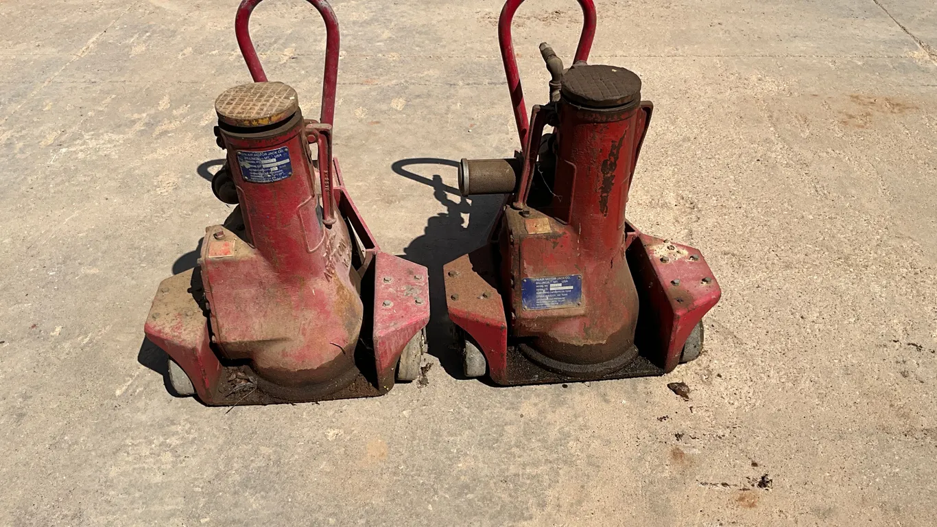 QTY OF (2) DUFF NORTON 126 RX 100 TON AIR MOTOR JACKS