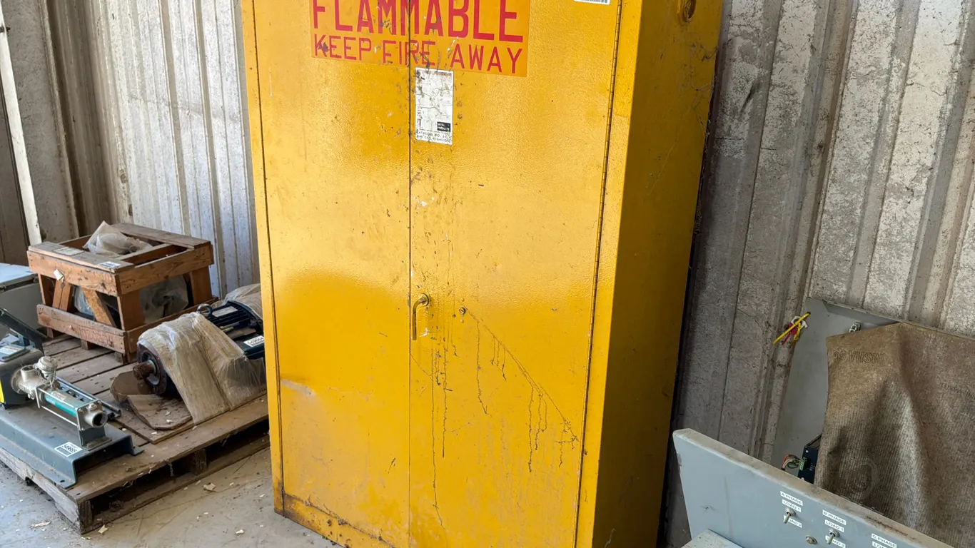 FLAMMABLE ITEMS STORAGE CABINET WITH CONTENTS