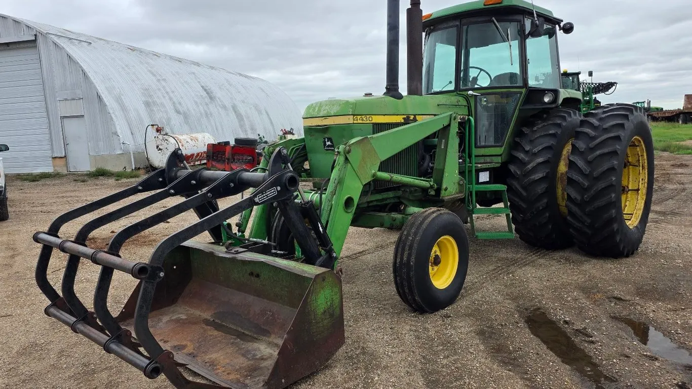 John Deere 4430 2WD w/ JD 148 front loader