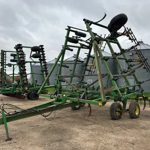 John Deere 610 39' chisel plow