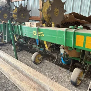 John Deere 825 Row Crop Cultivator