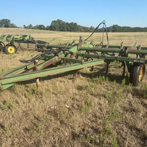 John Deere 1000 Field Cultivator