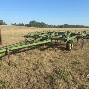 John Deere 1600 Chisel Plow