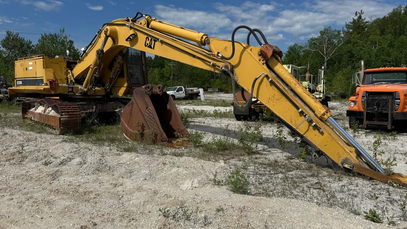 Caterpillar 235B Excavator