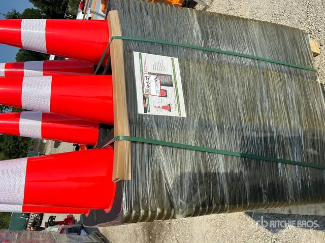 Quantity of (250) 2026 STARVOX TC-250P 28 in PVC Safety Traffic Cones (Unused)