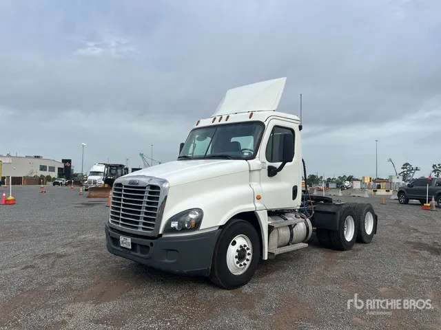 2020 Freightliner Cascadia 125 6x4 T/A Day Cab Truck Tractor