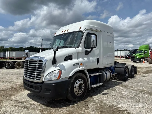 2020 Freightliner Cascadia 113 6x4 T/A Sleeper Truck Tractor