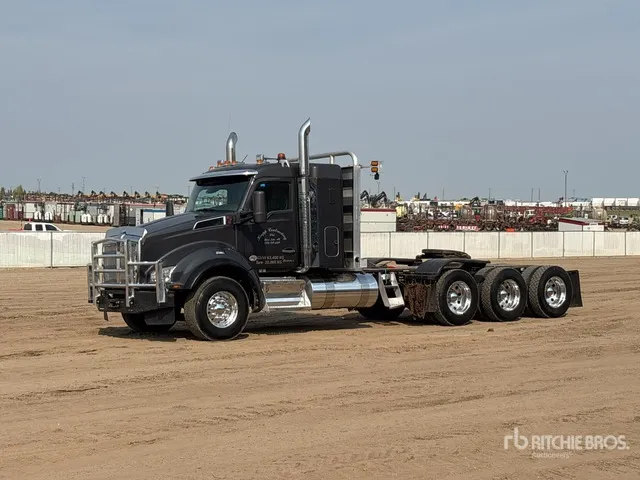 2024 Kenworth T880 8x6 Tri/A Sleeper Truck Tractor