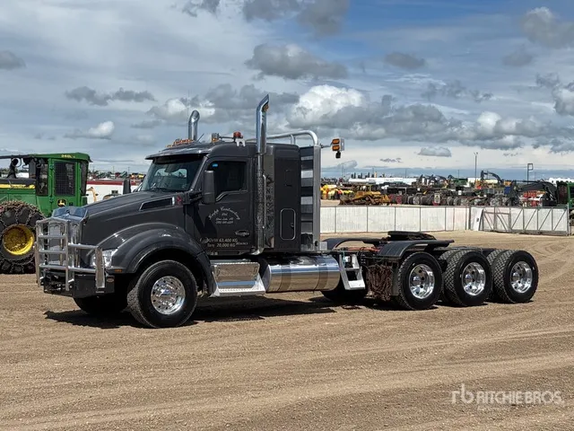 2024 Kenworth T880 8x6 Logging Tri/A Sleeper Truck Tractor