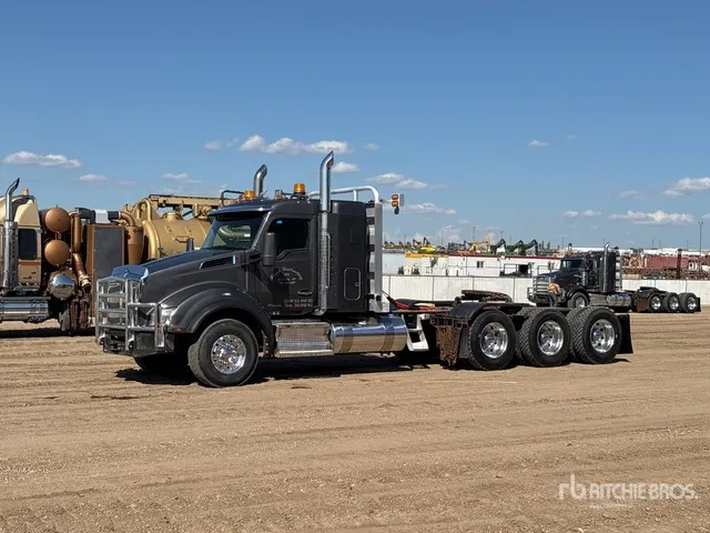 2022 Kenworth T880 8x6 Logging Tri/A Sleeper Truck Tractor