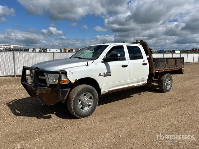 2015 Dodge Ram 3500 4x4 Crew Cab Flatbed Truck