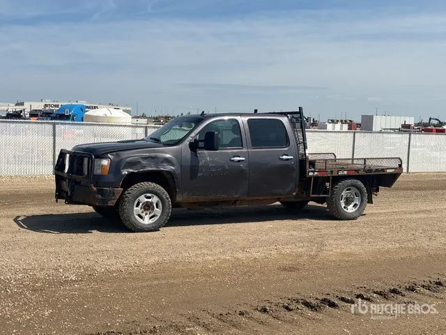2011 GMC Sierra 3500HD 4x4 Crew Cab Flatbed Truck