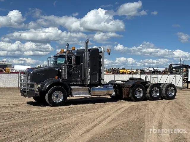 2020 Kenworth T800 8x6 Logging Tri/A Sleeper Truck Tractor