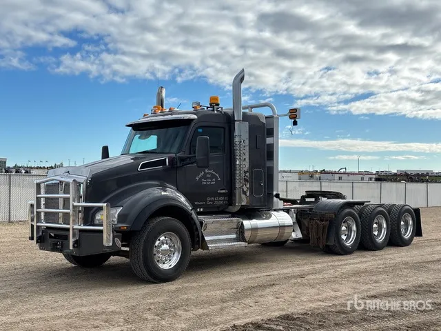 2022 Kenworth T880 8x6 Logging Tri/A Sleeper Truck Tractor