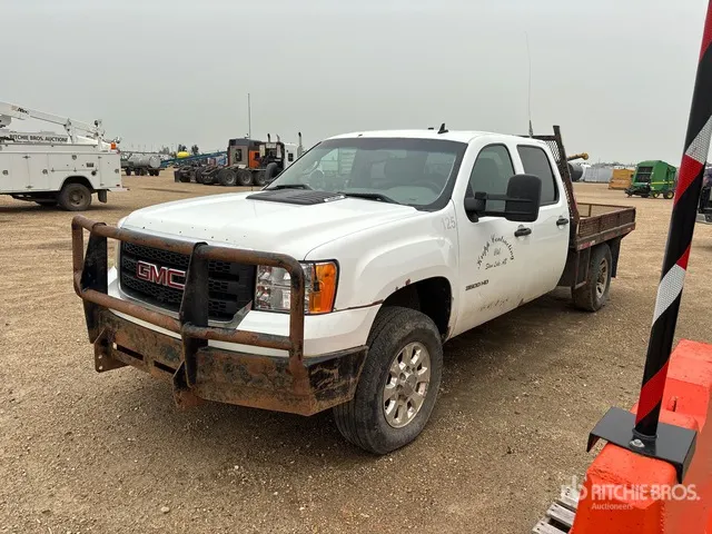 2012 GMC 3500HD 4x4 Crew Cab Flatbed Truck (Inoperable)