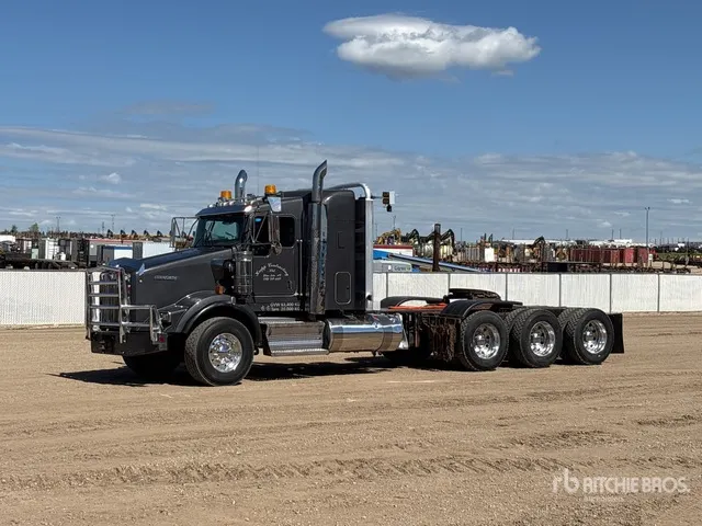 2020 Kenworth T800 8x6 Logging Tri/A Sleeper Truck Tractor