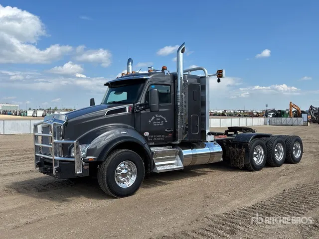 2025 Kenworth T880 8x6 Logging Tri/A Sleeper Truck Tractor