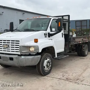 2004 Chevrolet C5500 flatbed truck